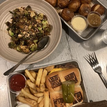 Pour Company - Sliders, brussel sprouts, pretzel bites - New American Near Me - Fullerton, California Pour Company - Sliders, brussel sprouts, pretzel bites - New American Near Me - Fullerton, California