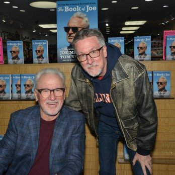 Anderson's Bookshop - Bookstores Near Me - Downers Grove, Illinois