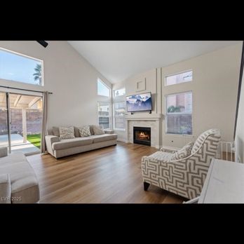 Oscar’s Flooring - Living room - Flooring Near Me
