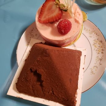 Tiny Pyramid - Chocolate pyramid & lady in red guava bavarian - Cafes Near Me - Honolulu, Hawaii Tiny Pyramid - Chocolate pyramid & lady in red guava bavarian - Cafes Near Me - Honolulu, Hawaii