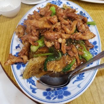 Yong’s Kitchen - Boneless minute chicken with cake noodles - Cantonese Near Me - Honolulu, Hawaii Yong’s Kitchen - Boneless minute chicken with cake noodles - Cantonese Near Me - Honolulu, Hawaii