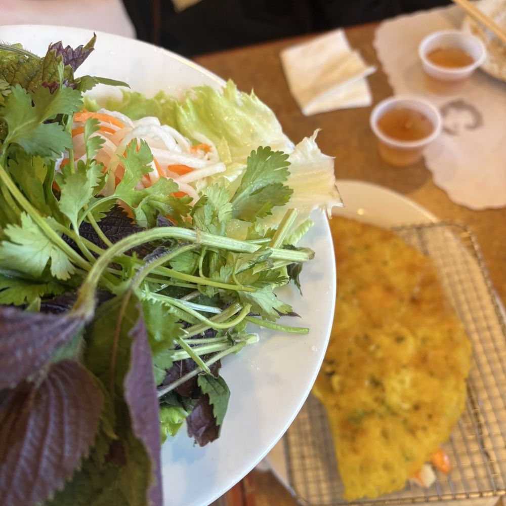7. CRISPY PANCAKE (Banh Xeo)