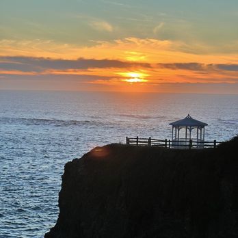 Heritage House Resort - Gazebo @ sunset - Hotels Near Me - Little River, California Heritage House Resort - Gazebo @ sunset - Hotels Near Me - Little River, California