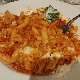 Penne sauce bolognaise avec fromage. Penne sauce bolognaise avec fromage.