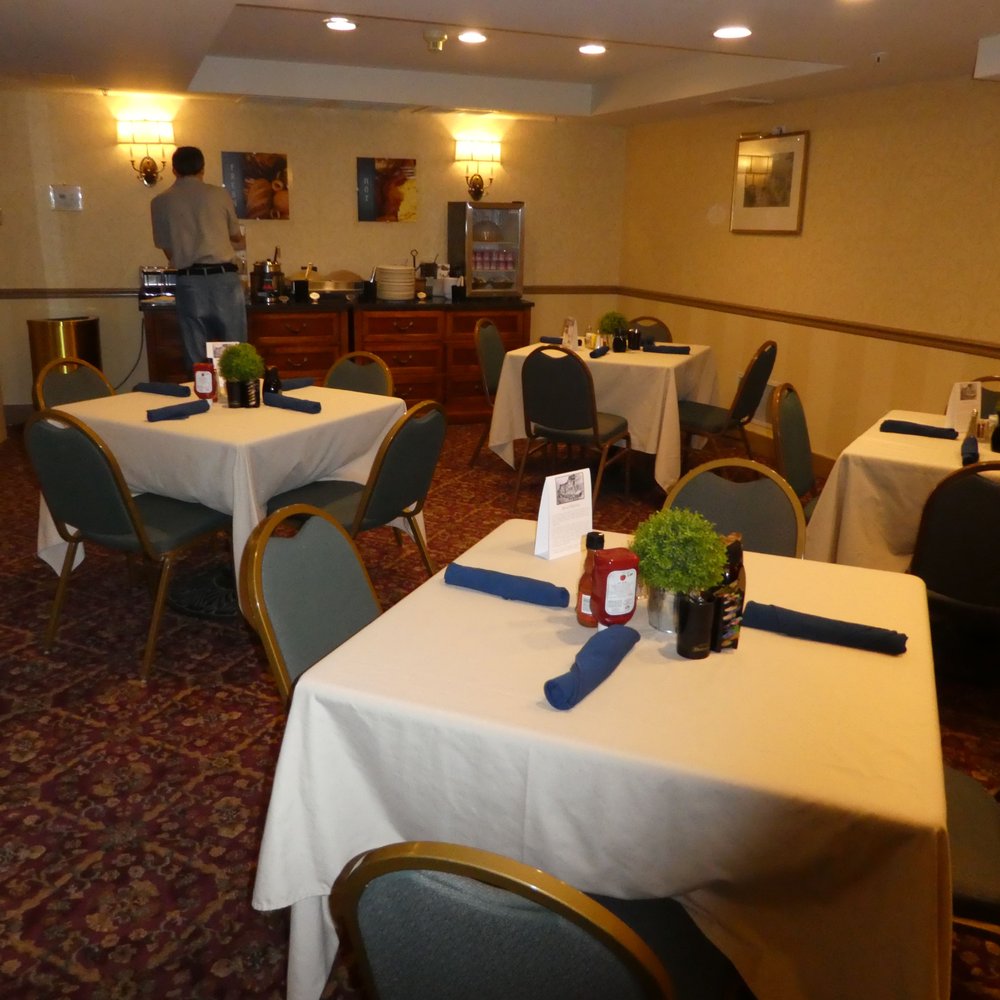 Independence Park Hotel - Breakfast area at inner room - Hotels Near Me - Philadelphia, Pennsylvania Independence Park Hotel - Breakfast area at inner room - Hotels Near Me - Philadelphia, Pennsylvania