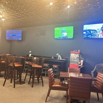 Glass Bottom Tavern - Seating area - Beer Bar Near Me - Sarasota, Florida Glass Bottom Tavern - Seating area - Beer Bar Near Me - Sarasota, Florida