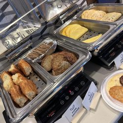 Holiday Inn Express Defuniak Springs - Freshly made breakfast
