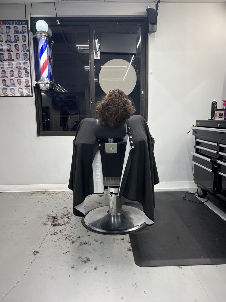 J & L Barbershop Logo