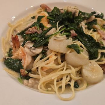 La Ciccia - Shrimp and scallops sautéed with fresh spinach, bacon and mushroom in garlic butter white wine sauce. It was delicious!!! - Italian Near Me - Honolulu, Hawaii La Ciccia - Shrimp and scallops sautéed with fresh spinach, bacon and mushroom in garlic butter white wine sauce. It was delicious!!! - Italian Near Me - Honolulu, Hawaii