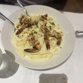 Palermo's 95th - Fettuccine Alfredo w/ shrimp - Italian Near Me - Oak Lawn, Illinois Palermo's 95th - Fettuccine Alfredo w/ shrimp - Italian Near Me - Oak Lawn, Illinois