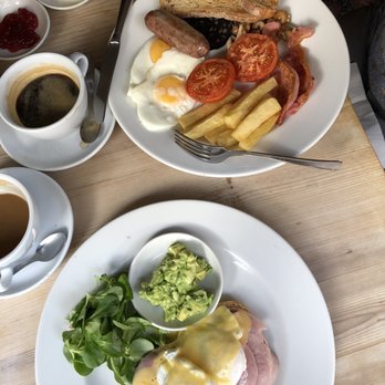 Ffiona's Restaurant - Traditional English and Eggs Benny! - British Near Me - London, XGL Ffiona's Restaurant - Traditional English and Eggs Benny! - British Near Me - London, XGL