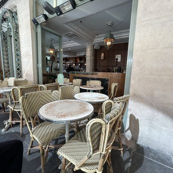 Le Carrousel - Brasseries Near Me - Paris, 75 Le Carrousel - Brasseries Near Me - Paris, 75