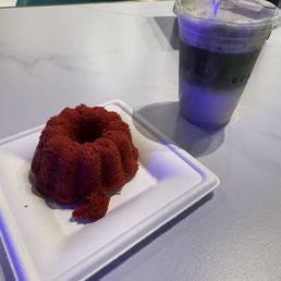 Red velvet cake, iced strawberry Matcha Red velvet cake, iced strawberry Matcha