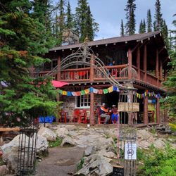 Plain of Six Glaciers Tea House