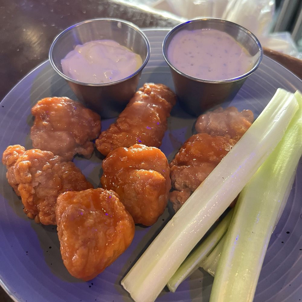 Blue Jackets Gastropub - Boneless wings - Wine Bars Near Me - Orlando, Florida