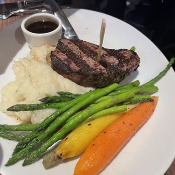 Yard House - 8oz Filet Mignon - Bars Near Me - Tampa, Florida Yard House - 8oz Filet Mignon - Bars Near Me - Tampa, Florida