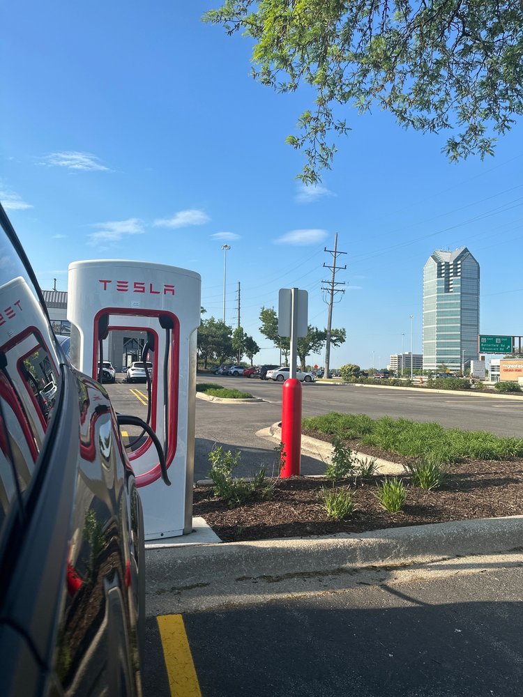 TESLA SUPERCHARGER Updated April 2024 1600 16th St, Oak Brook, Illinois EV Charging