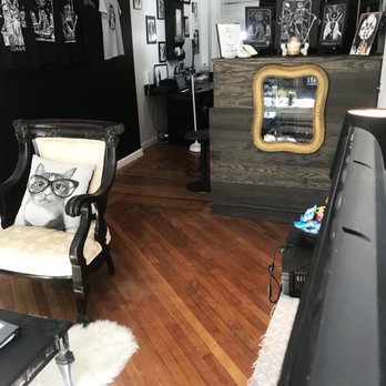 Evol Tattoo - Interior Evol Tattoo - Tattoo Near Me - Catasauqua, Pennsylvania
