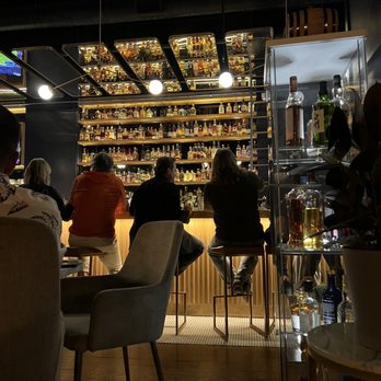 Bridges & Bourbon - Bar area - New American Near Me - Pittsburgh, Pennsylvania