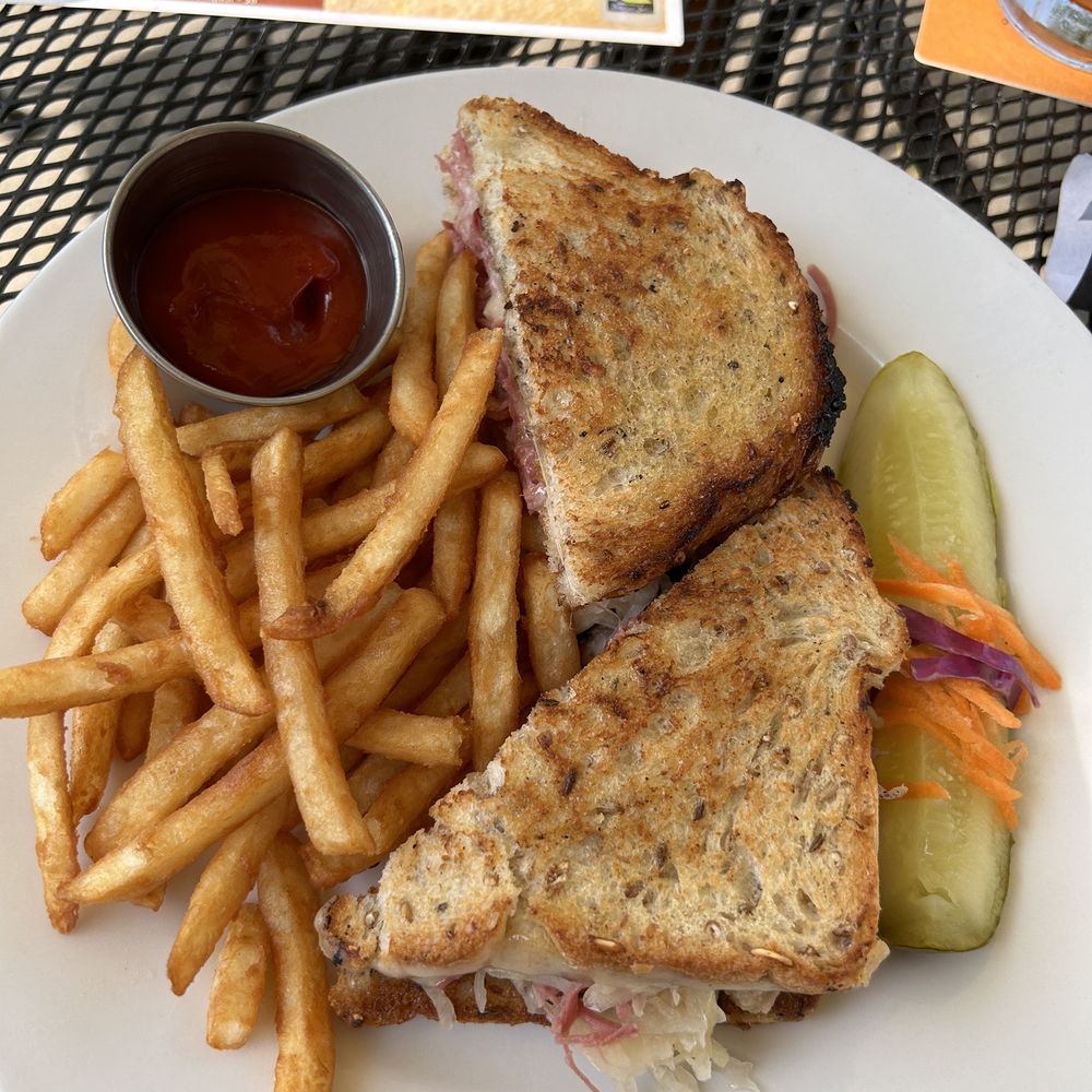 County Clare Irish Pub - Rueben! - Irish Pub Near Me - Milwaukee, Wisconsin County Clare Irish Pub - Rueben! - Irish Pub Near Me - Milwaukee, Wisconsin