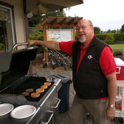 Chill Out Cafe at Birch Bay Village - Big Al working the BBQ