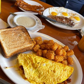 Cromwell Diner - Corned beef hash omelet with tator tots and toast - Diners Near Me - Cromwell, Connecticut Cromwell Diner - Corned beef hash omelet with tator tots and toast - Diners Near Me - Cromwell, Connecticut