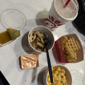 Chick-fil-A - Grilled Nuggets, Mac & Cheese, Chick-fil-A Waffle Potato Fries, Strawberry Milkshake with cookie crumbles - Fast Food Near Me - Las Vegas, Nevada