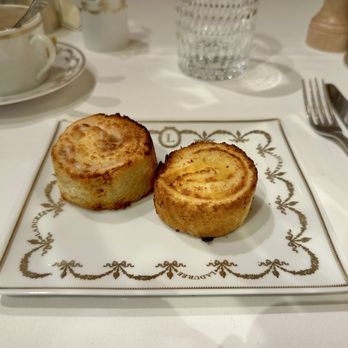 Ladurée - Macarons Near Me - Paris, 75