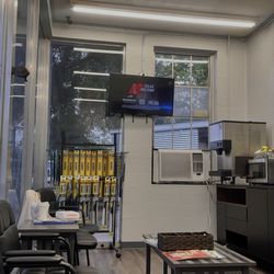 Keystone Kwik Lube - Waiting area with TV