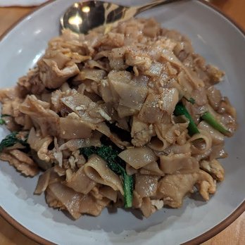 Oraan Thai Eatery - Pad seew ($16.95) - Thai Near Me - San Francisco, California Oraan Thai Eatery - Pad seew ($16.95) - Thai Near Me - San Francisco, California