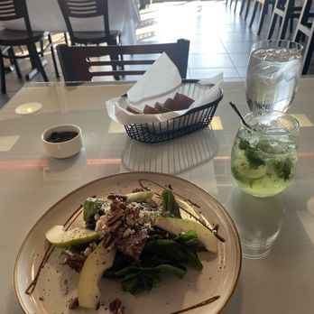 Il Gusto Ristorante - Walnut, goat cheese, seasonal fruit salad with a mojito - Italian Near Me - La Plata, Maryland