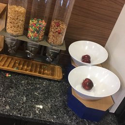 Barely any cereal and no apples. Barely any cereal and no apples.