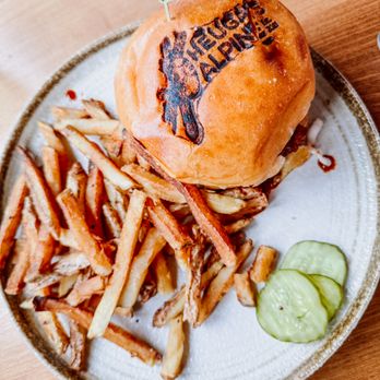 Heuga’s Alpine - Nashville Hot Chicken - Pubs Near Me - Tully, New York