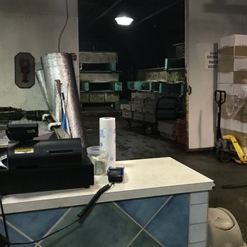 Shyer's Lobster Pounds - back room lobster/seafood tanks - Seafood Markets Near Me - Salem, New Hampshire