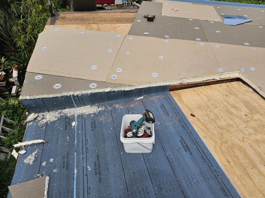 Roof Replacements & Repairs Logo