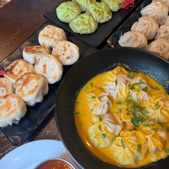 Himalayan Yak - jhol chicken momo, fried chicken momo, steamed chicken momo, veggie steamed momo - Himalayan/Nepalese Near Me - Jackson Heights, New York