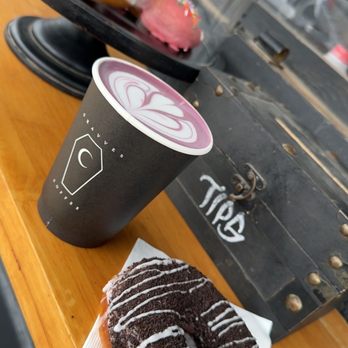 Gravves Coffee - Elixar coffee & Oreos And crème donut! - Food Trucks Near Me - San Antonio, Texas Gravves Coffee - Elixar coffee & Oreos And crème donut! - Food Trucks Near Me - San Antonio, Texas