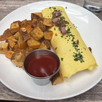 Coppin’s Restaurant & Bar - Porkopolis omelette with potatoes (and ketchup) - New American Near Me - Covington, Kentucky