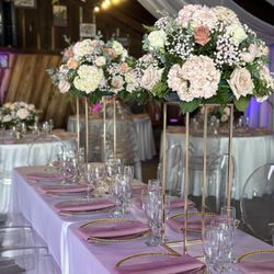 Square tall vase light pink arrangement