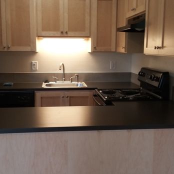 Parkhurst Apartments - Dining area looking into kitchen - Apartments Near Me - Portland, Oregon Parkhurst Apartments - Dining area looking into kitchen - Apartments Near Me - Portland, Oregon