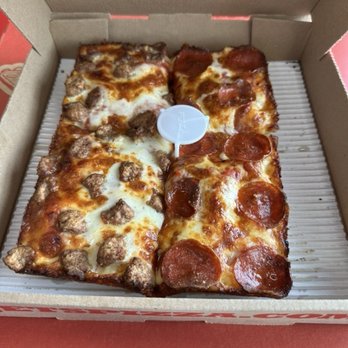 Jet's Pizza - 4 Corner Pizza® 1/2 sausage, 1/2 pepperoni - Pizza Near Me - Mentor, Ohio Jet's Pizza - 4 Corner Pizza® 1/2 sausage, 1/2 pepperoni - Pizza Near Me - Mentor, Ohio