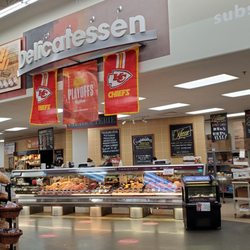 Hy-Vee Market Grille - Deli area