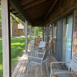 Whaleback Inn - Shared patio outside of the rooms