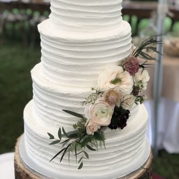 Keshia's Kakes - a white wedding cake with fresh flowers - Custom Cakes Near Me Keshia's Kakes - a white wedding cake with fresh flowers - Custom Cakes Near Me