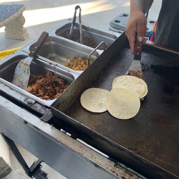 Borracho Tacos - Jonathon making YUMMY TACOS + great service !!! - Caterers Near Me