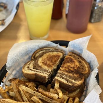 Art’s Place - The mushroom Swiss burger, the western burger and the kitty hawk crush - American Near Me - Kitty Hawk, North Carolina