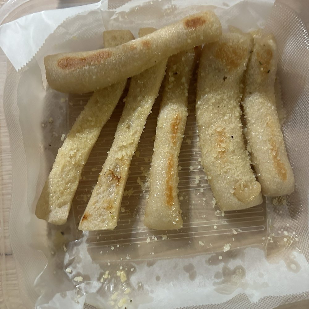 Papa Leo's Pizzeria - Measly breadsticks without marinara - Italian Near Me - Lockport, New York