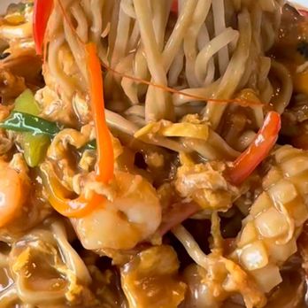 Autea Sweets & Eats - Seafood lo mein - Bubble Tea Near Me - Chicago, Illinois
