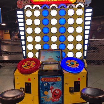Rascal's Fun Zone - Connect 4 Game - Mini Golf Near Me - Whiteland, Indiana