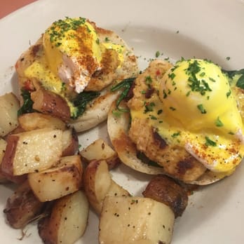 Sunset Grill - Carlsbad Benedict - American Near Me - Fredericksburg, Texas